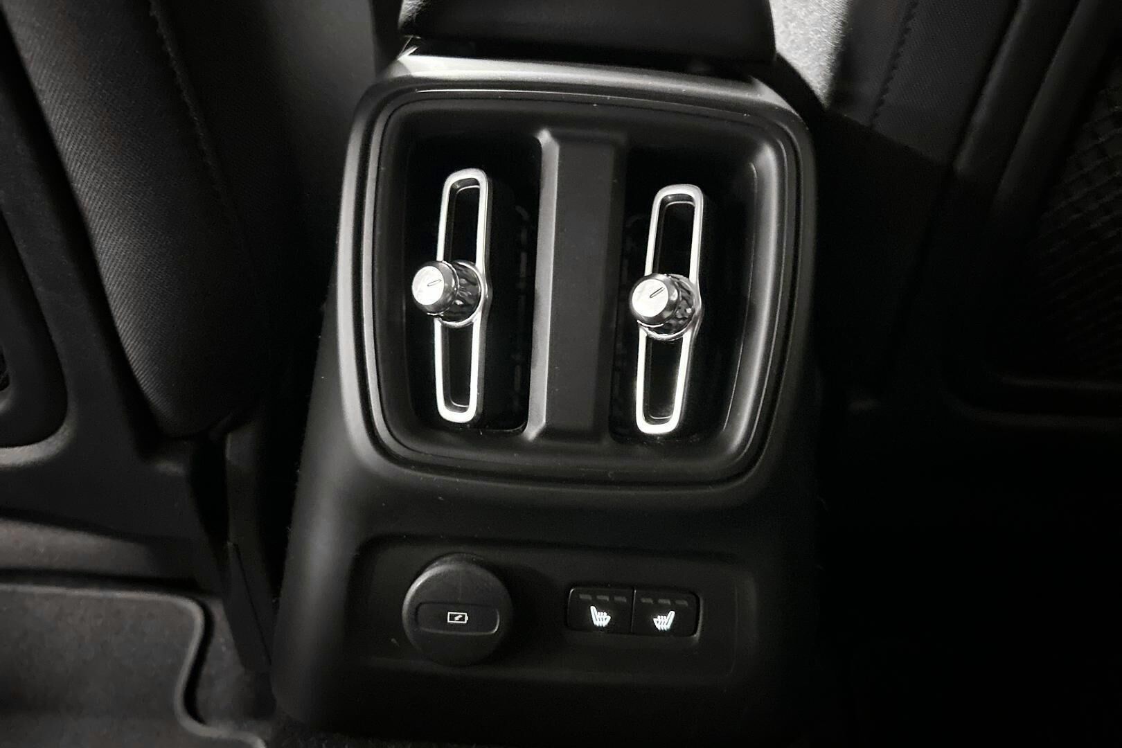 Volvo XC40 iso kuva 25
