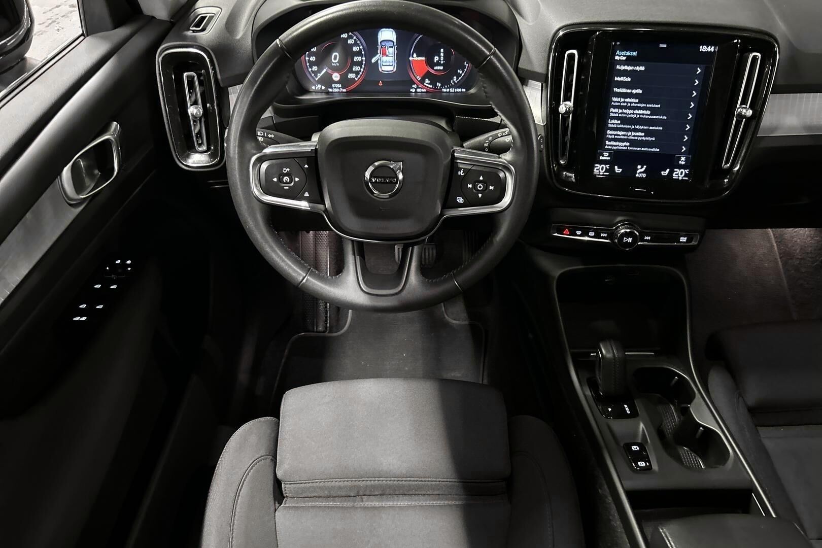 Volvo XC40 iso kuva 29