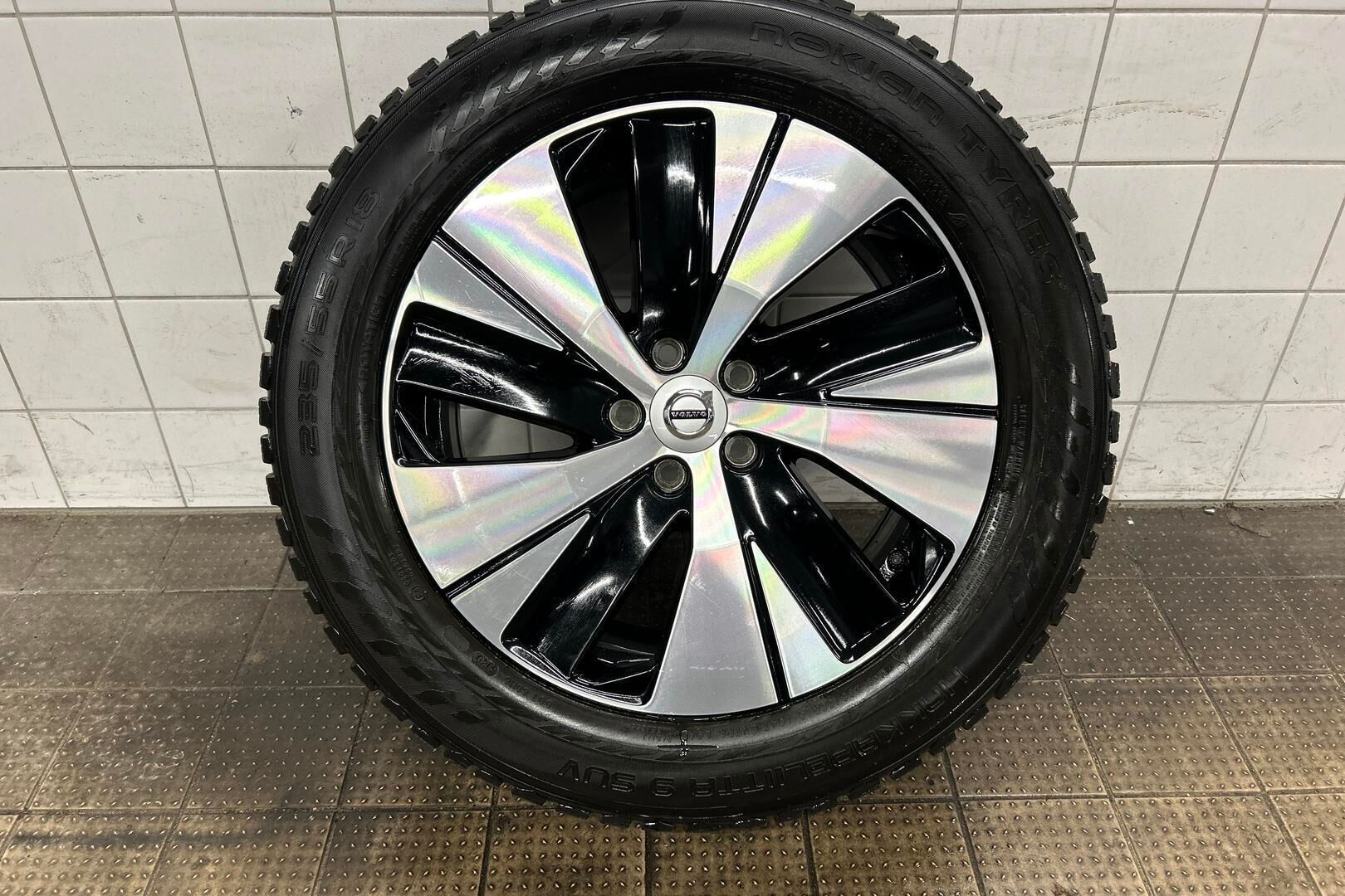 Volvo XC40 iso kuva 27