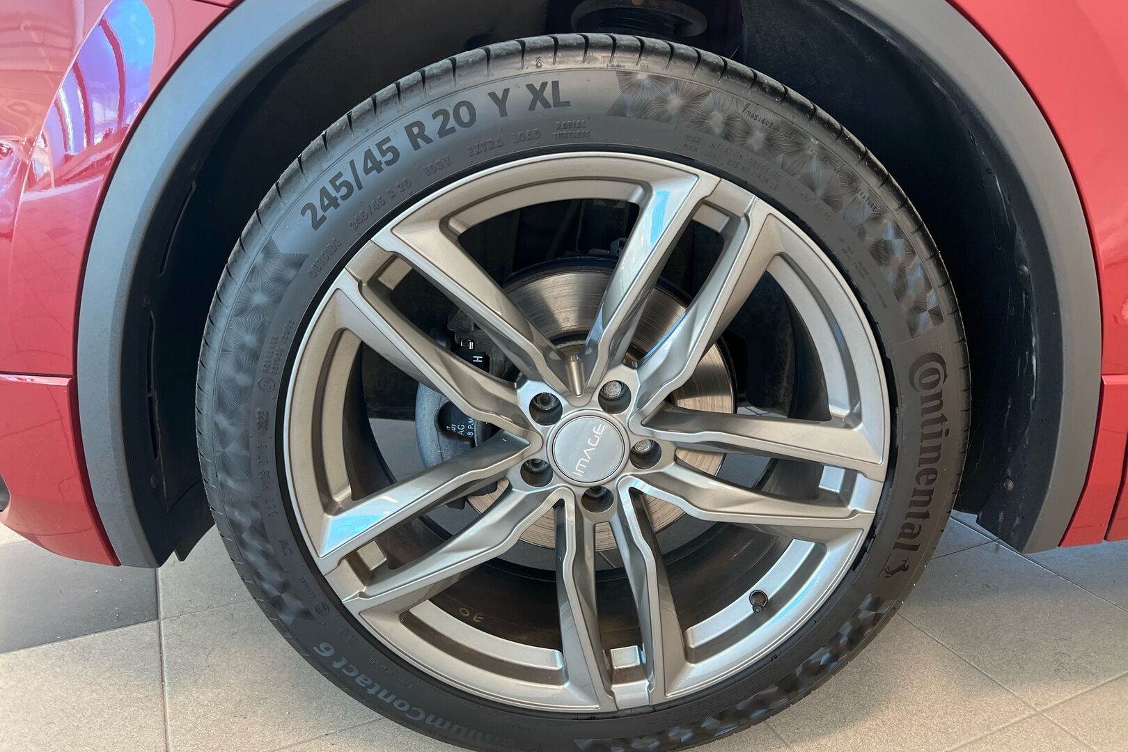 Volkswagen Tiguan iso kuva 10