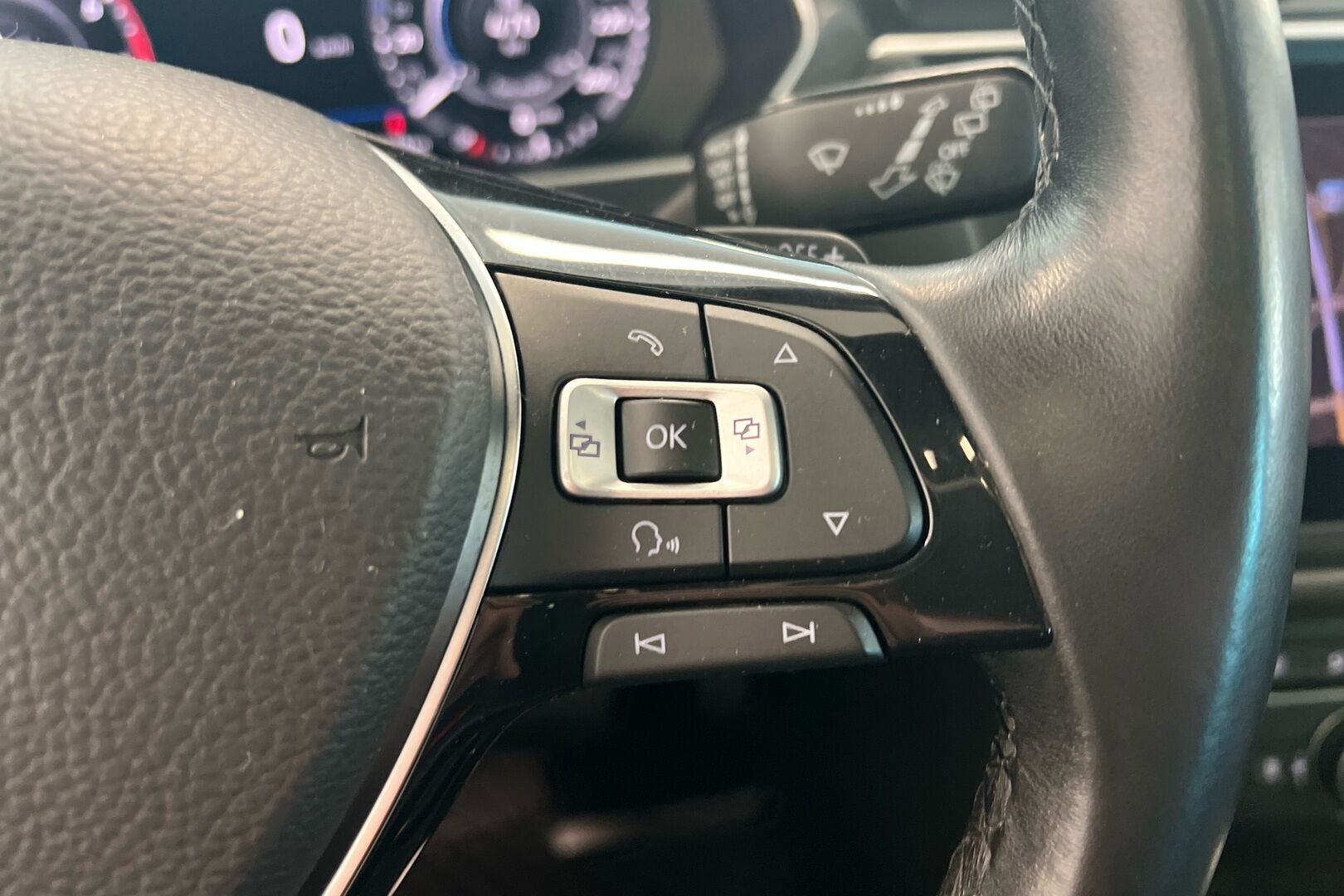 Volkswagen Tiguan iso kuva 15