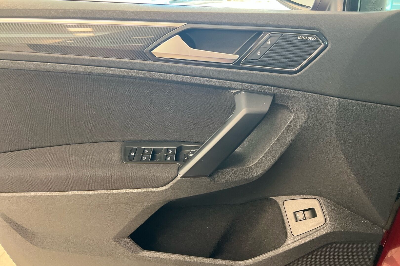 Volkswagen Tiguan iso kuva 17