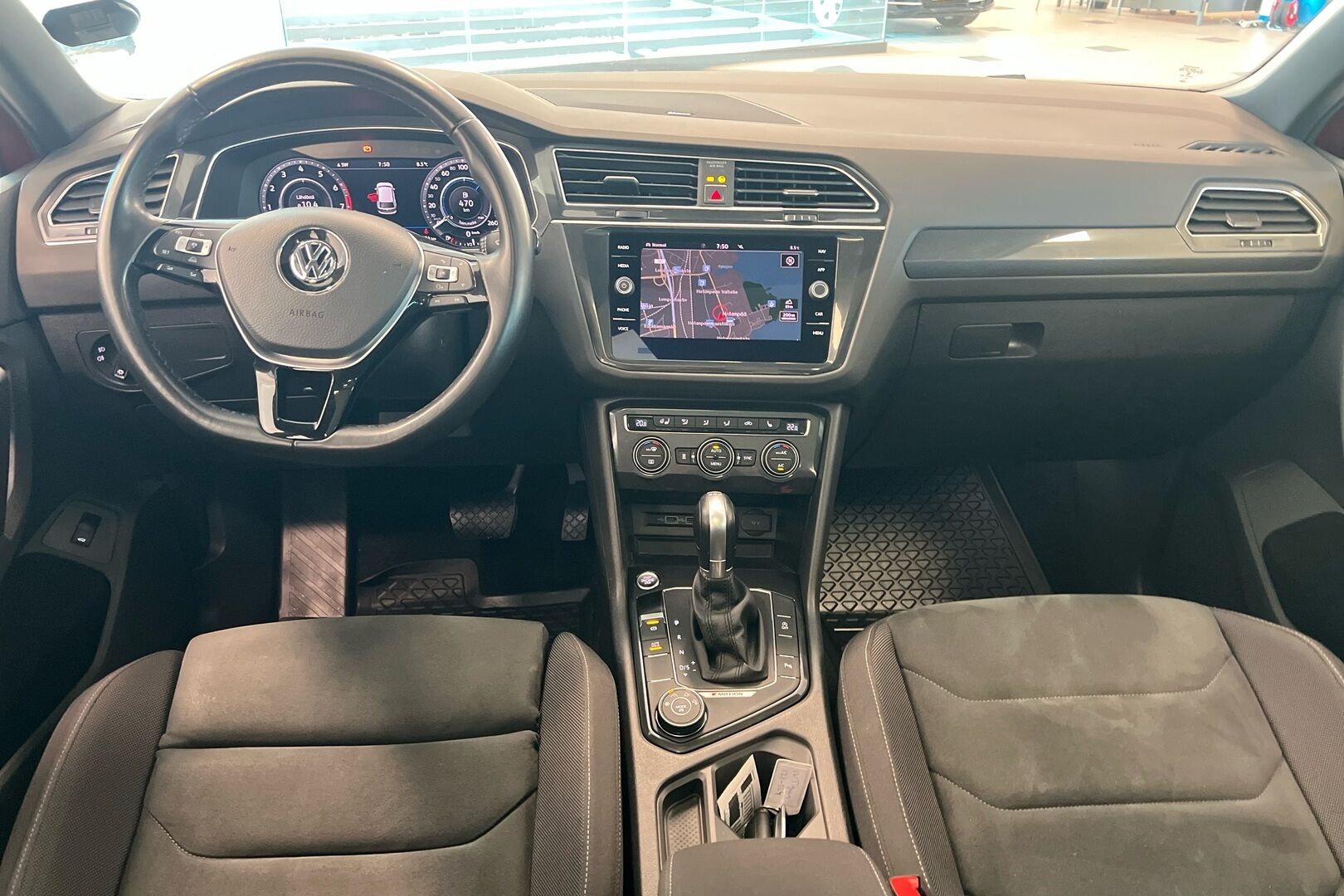 Volkswagen Tiguan iso kuva 18