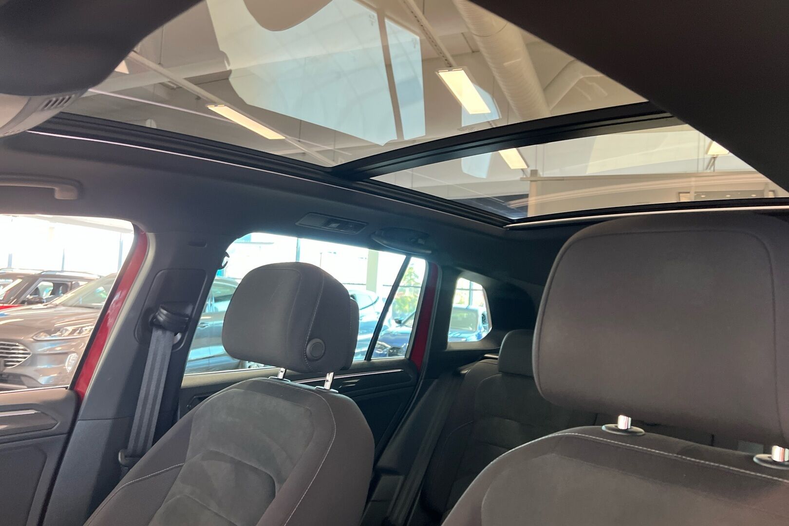 Volkswagen Tiguan iso kuva 19