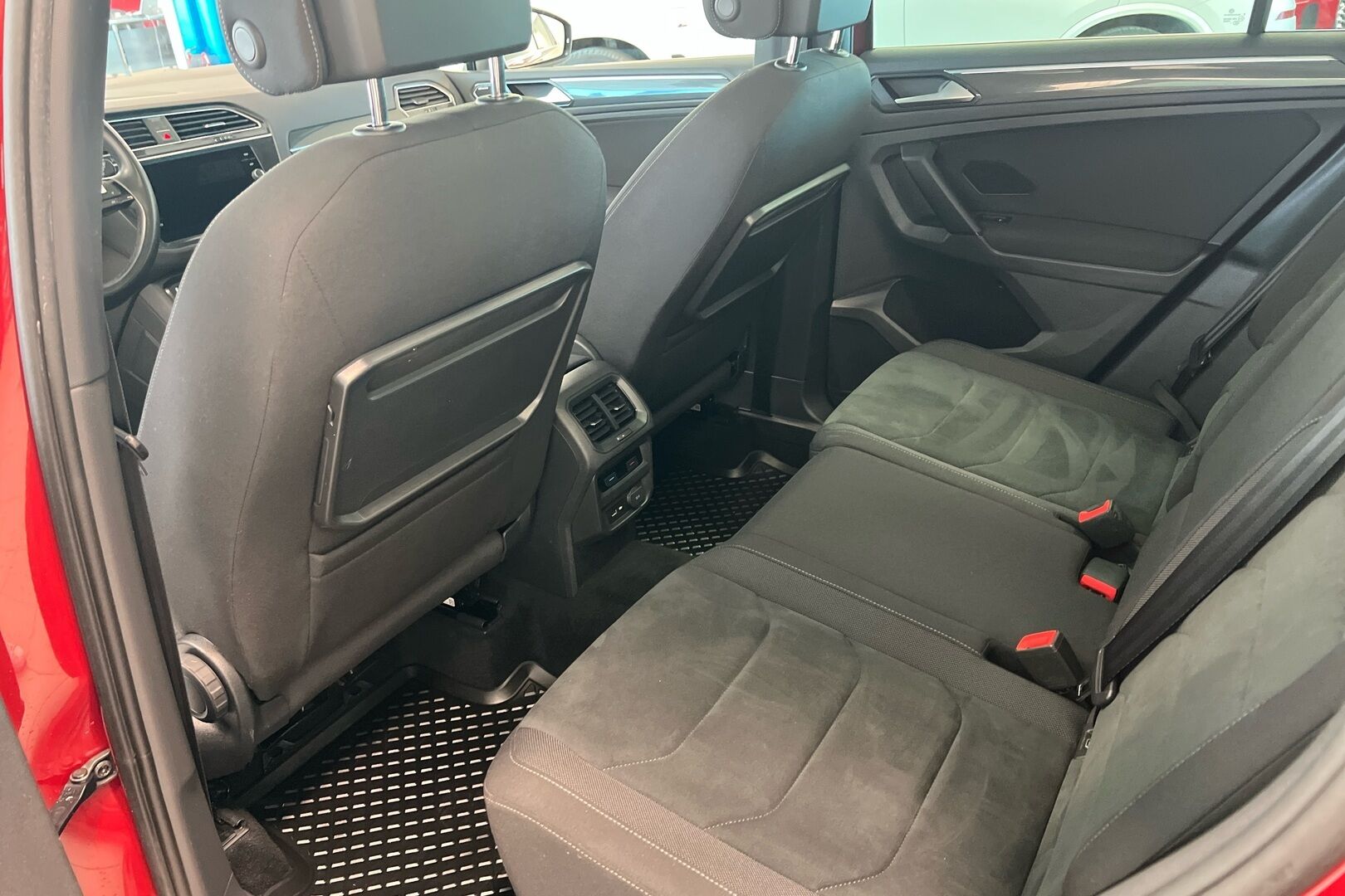 Volkswagen Tiguan iso kuva 8