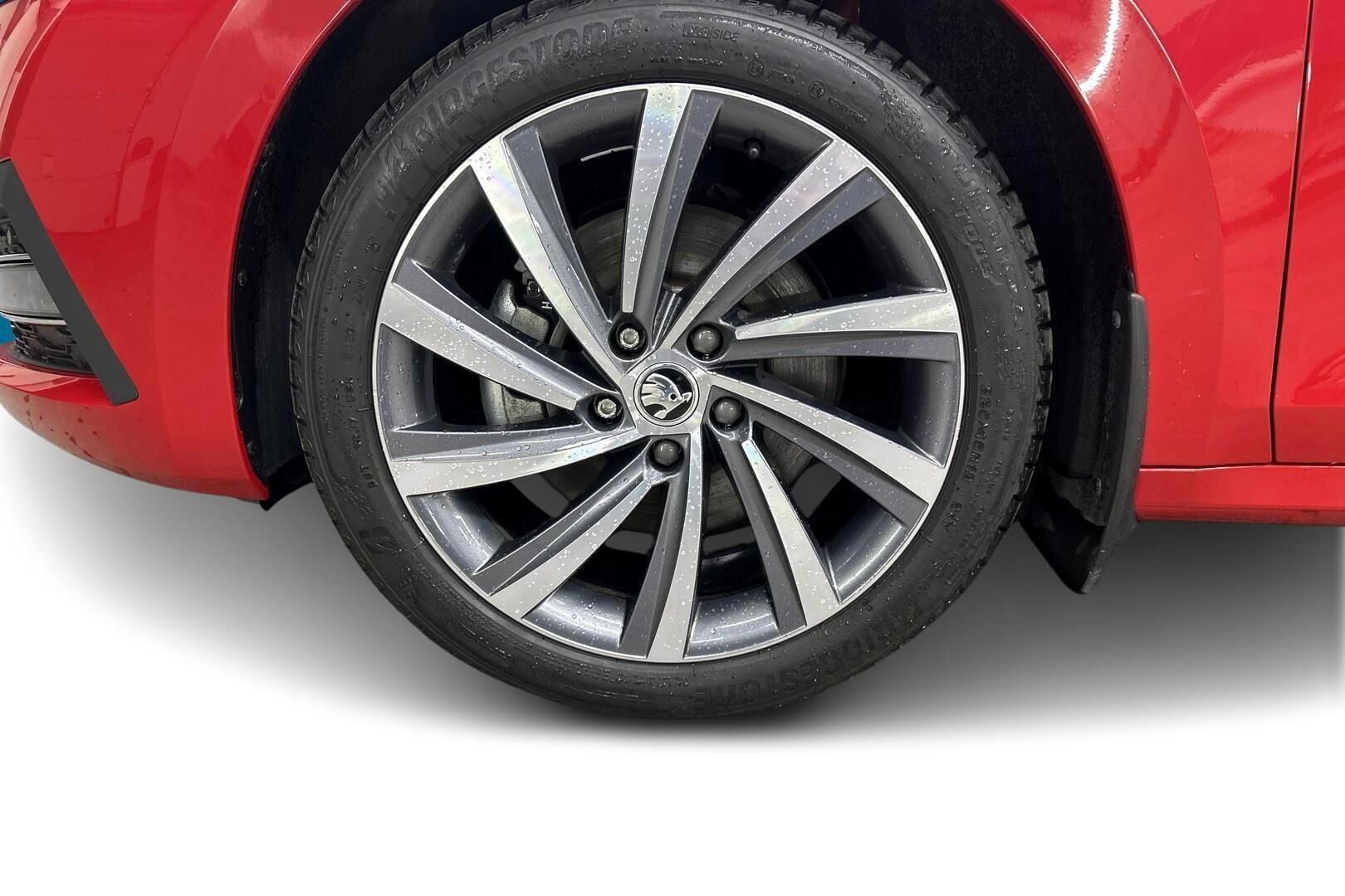 Skoda Octavia iso kuva 12