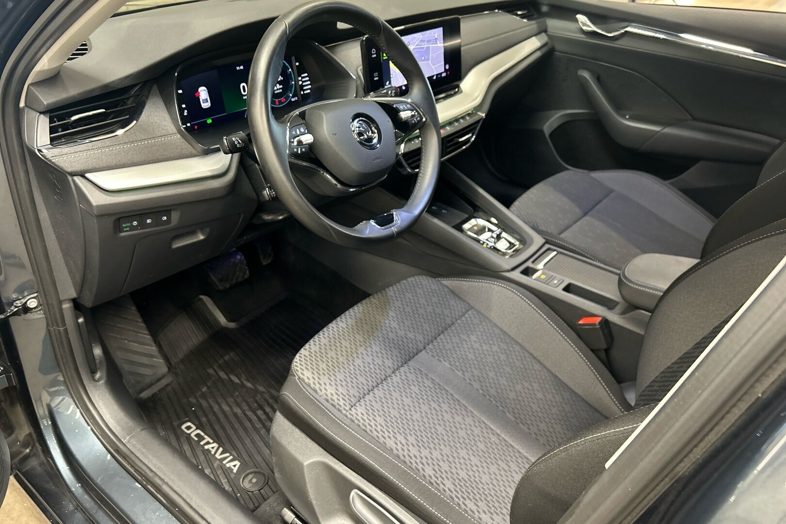 Skoda Octavia iso kuva 8