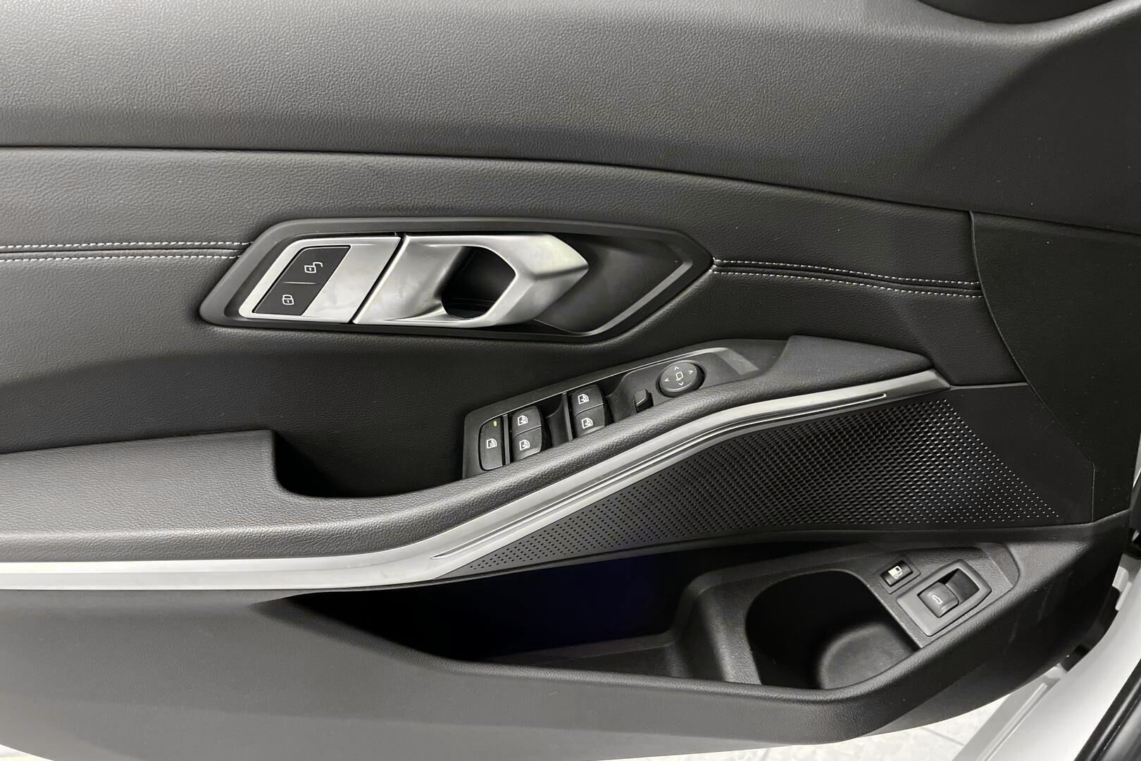 BMW 3-sarja iso kuva 19