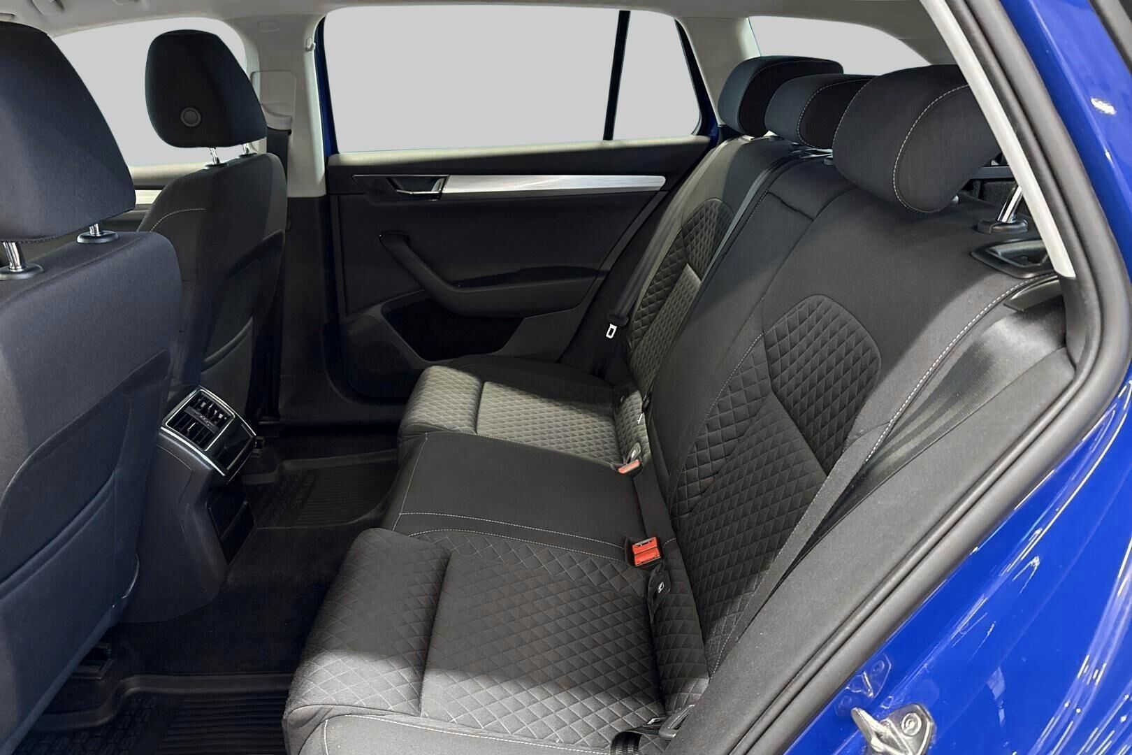 Skoda Superb iso kuva 21