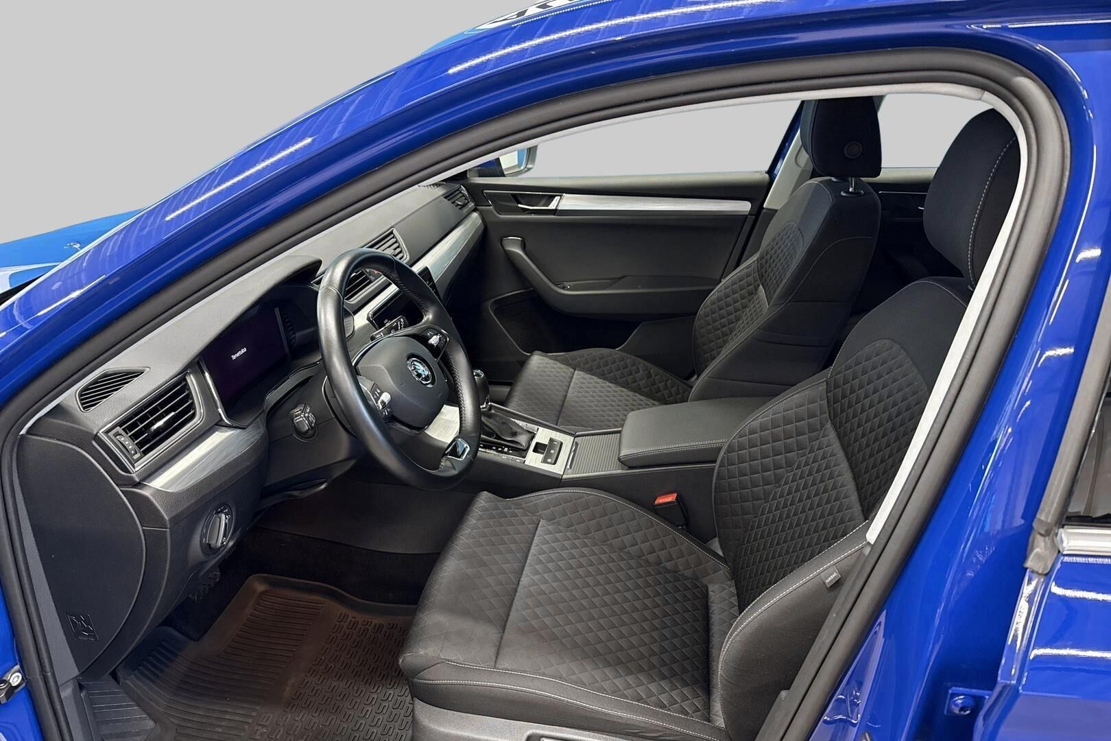 Skoda Superb iso kuva 5