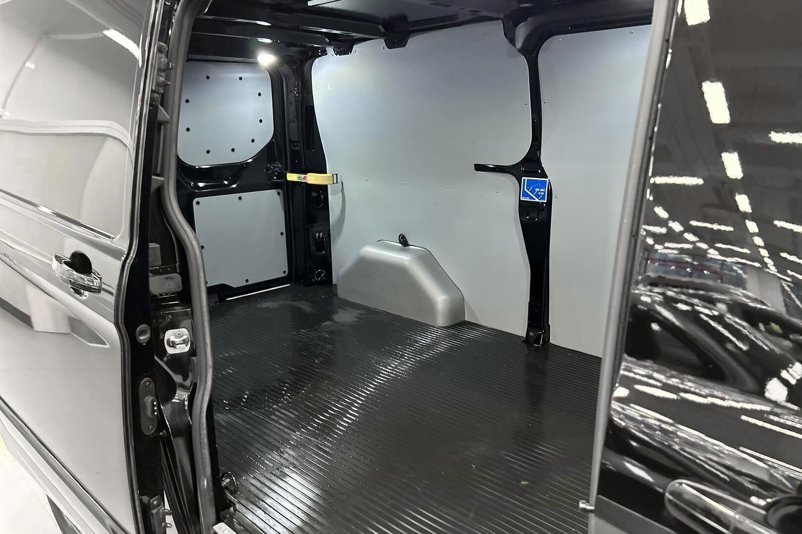 Ford Transit Custom iso kuva 9