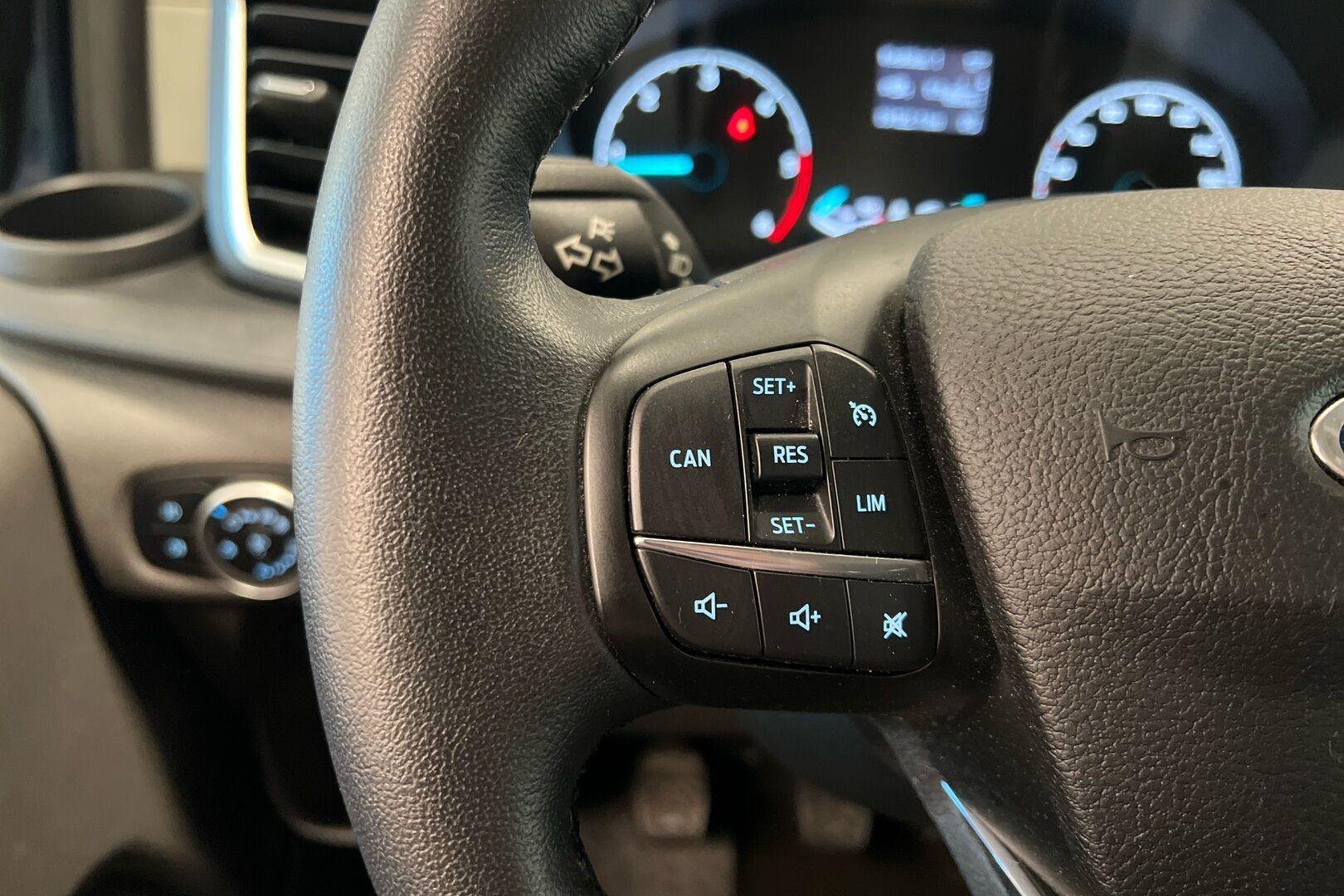 Ford Transit Custom iso kuva 16