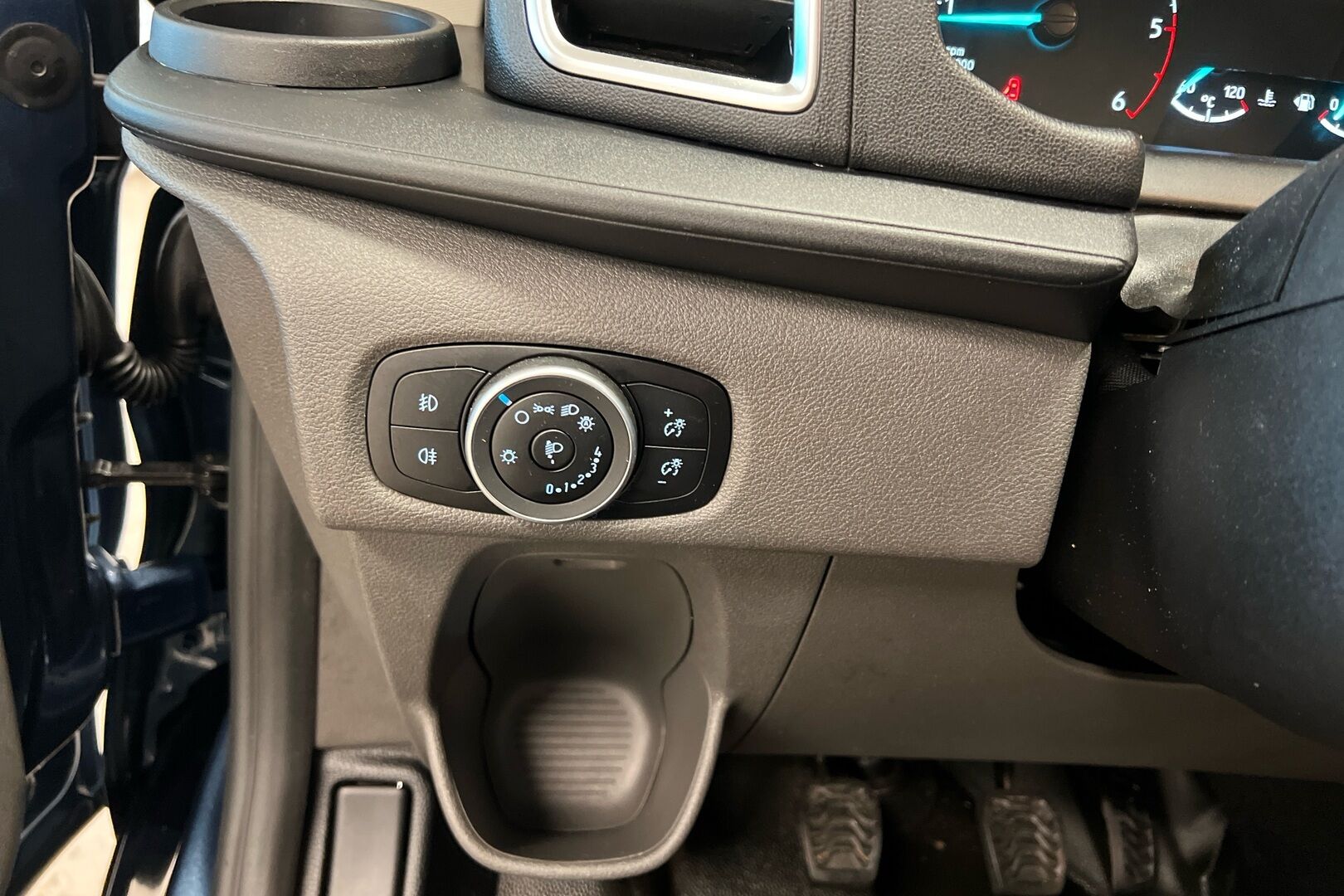 Ford Transit Custom iso kuva 18