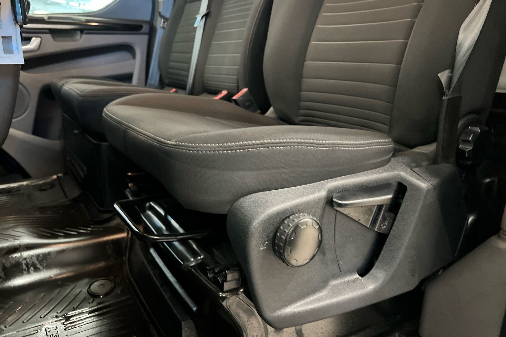 Ford Transit Custom iso kuva 19