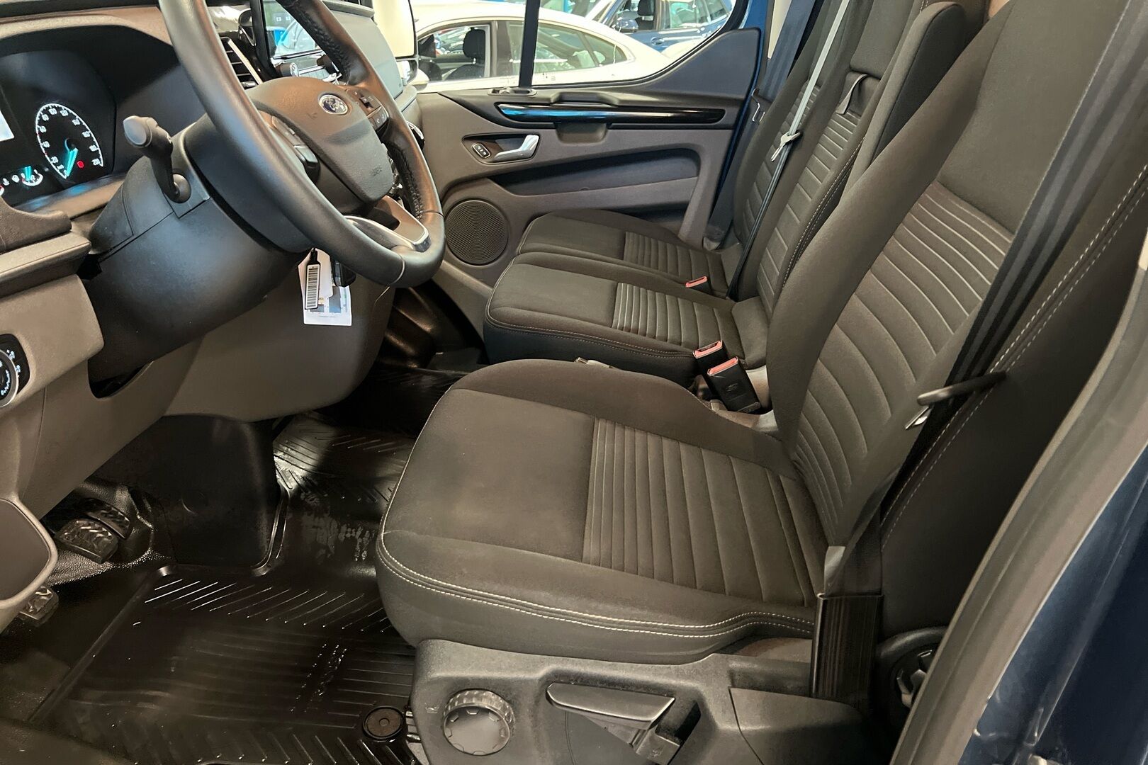Ford Transit Custom iso kuva 7