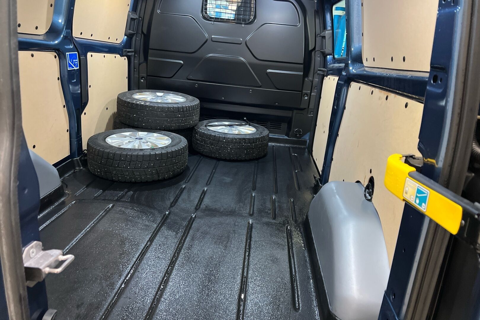Ford Transit Custom iso kuva 9