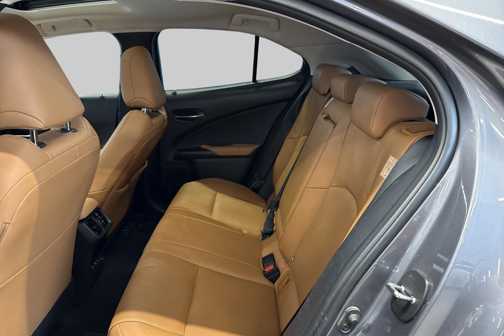 Lexus UX iso kuva 10