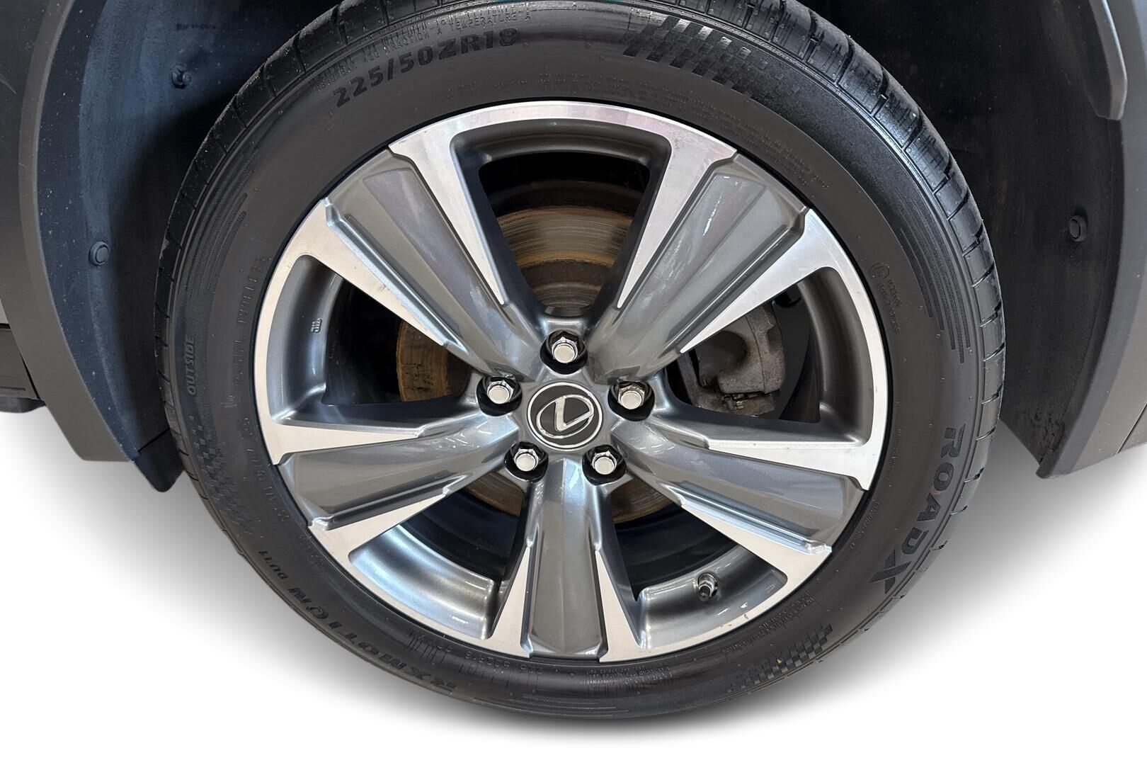 Lexus UX iso kuva 13