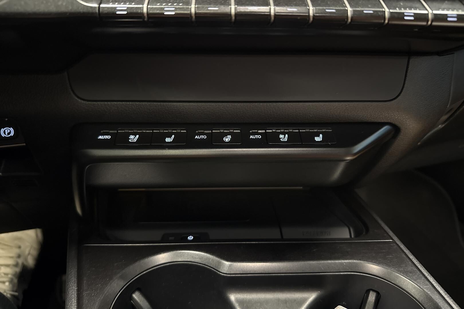 Lexus UX iso kuva 22