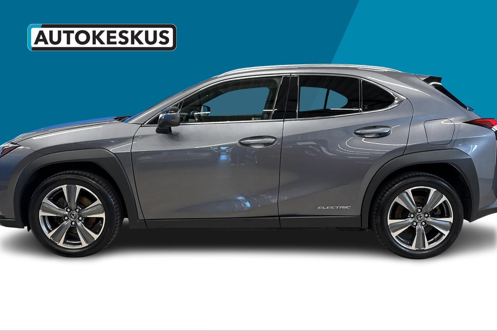 Lexus UX iso kuva 8