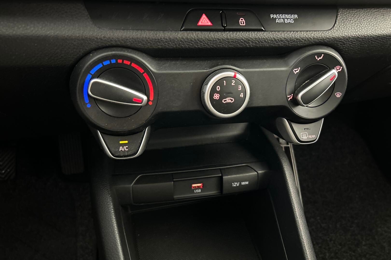 Kia Rio iso kuva 15