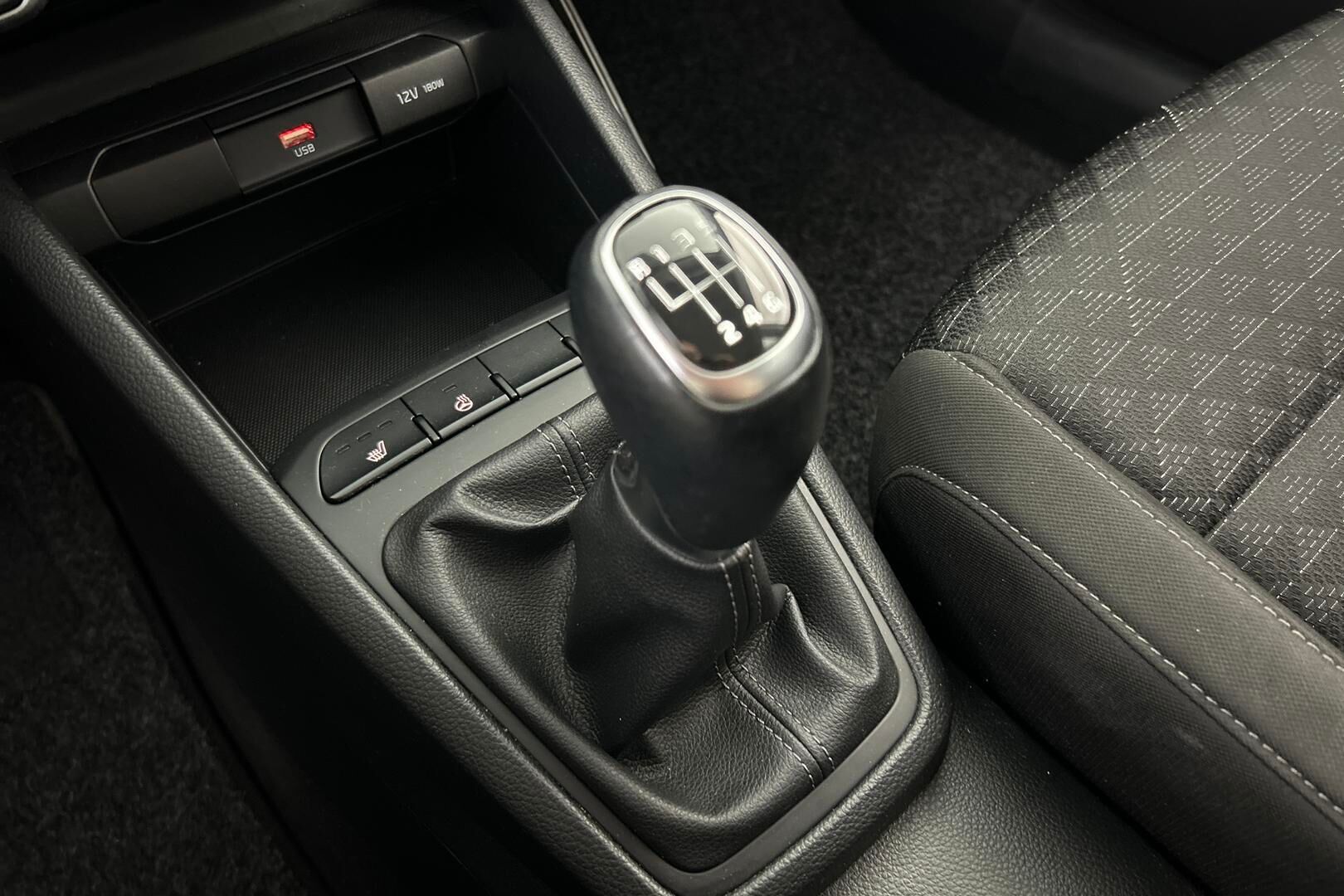 Kia Rio iso kuva 17