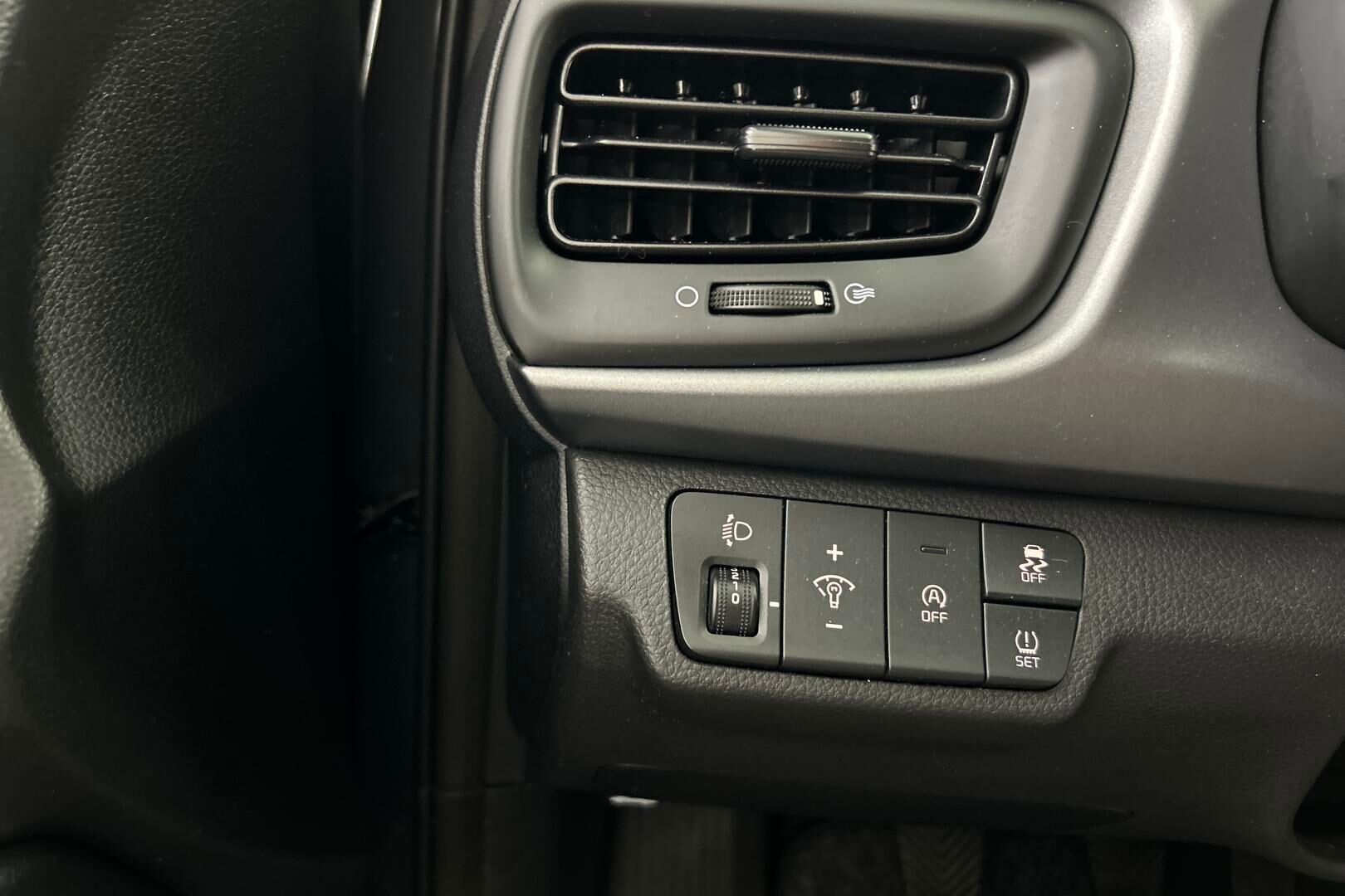 Kia Rio iso kuva 20