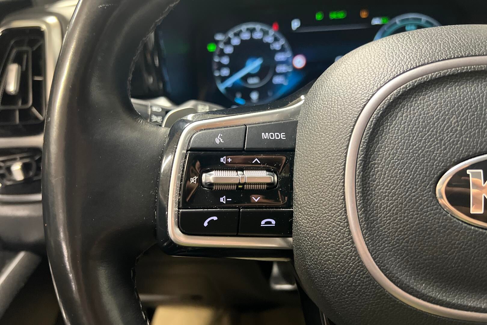 Kia Sorento iso kuva 16