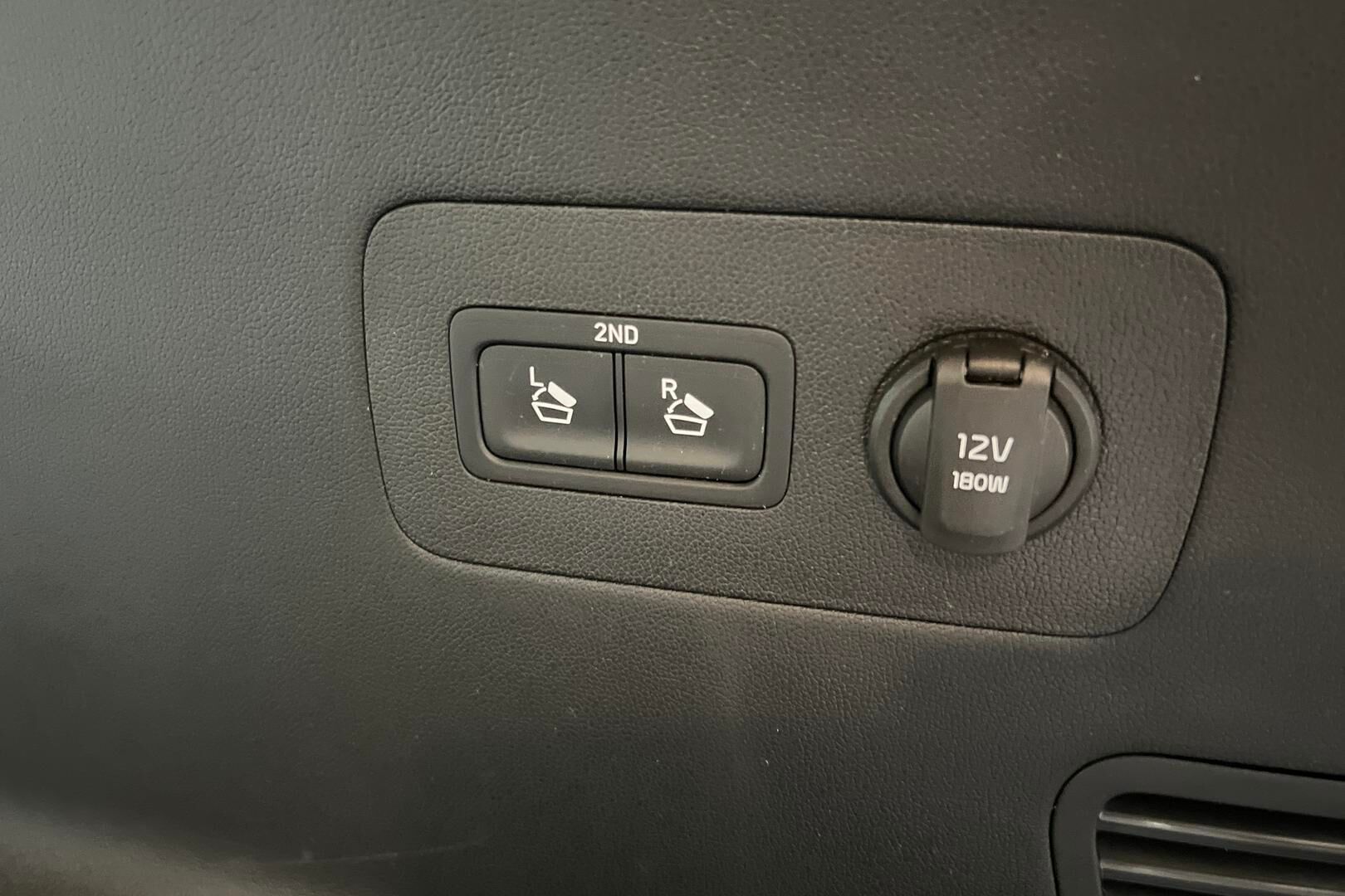 Kia Sorento iso kuva 19