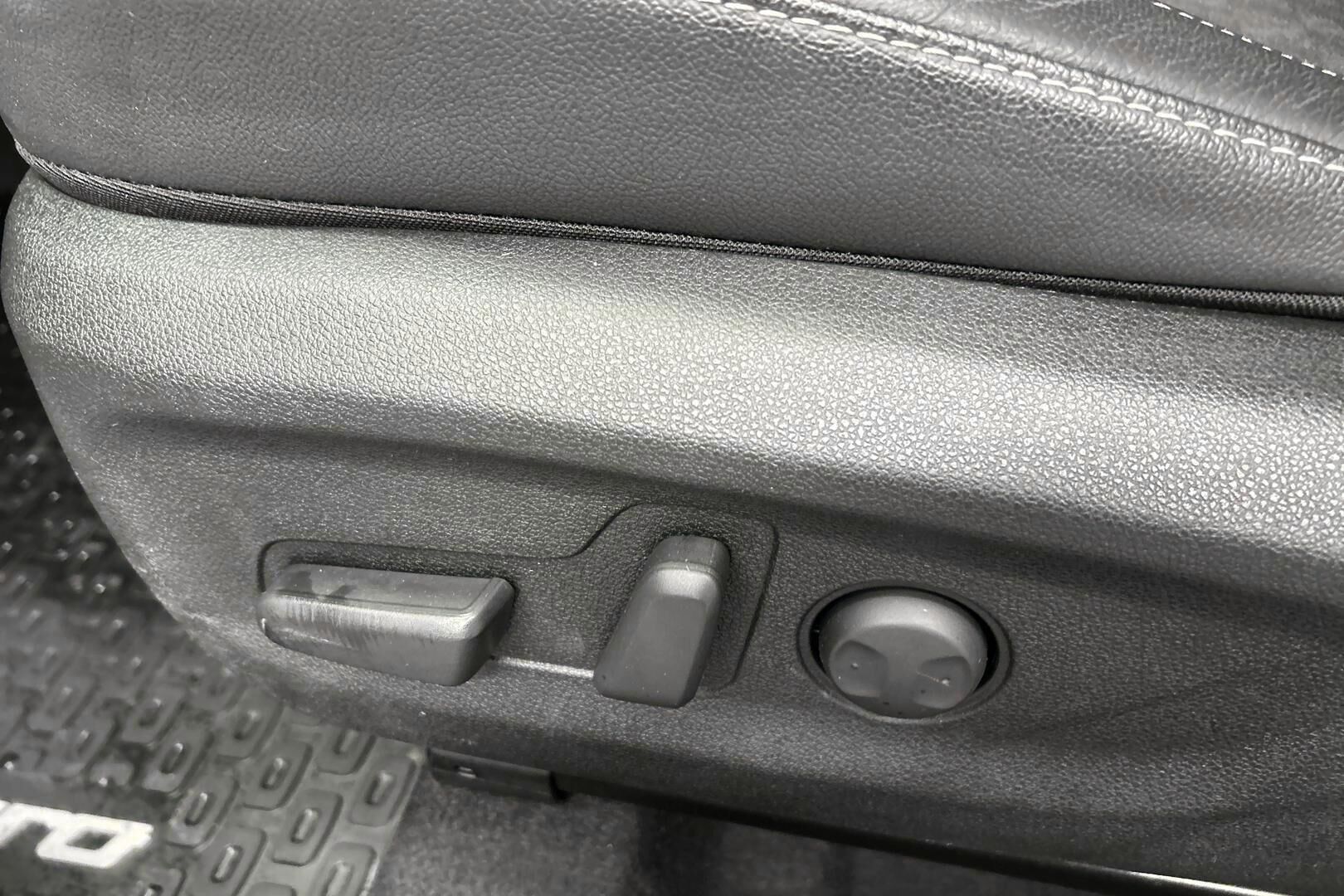 Kia Niro iso kuva 23