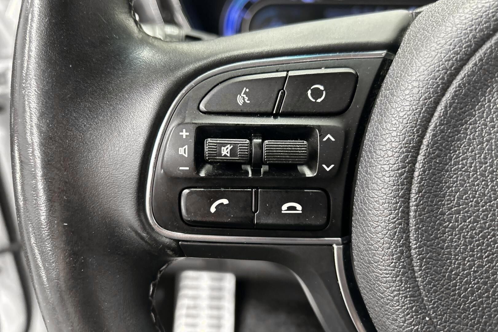 Kia Niro iso kuva 24