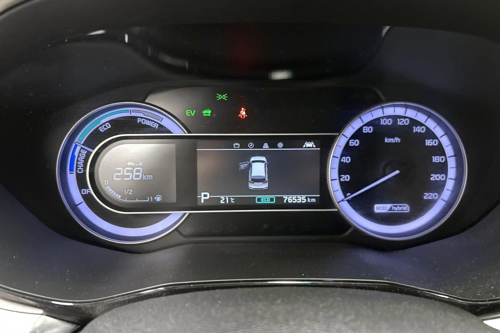 Kia Niro iso kuva 10
