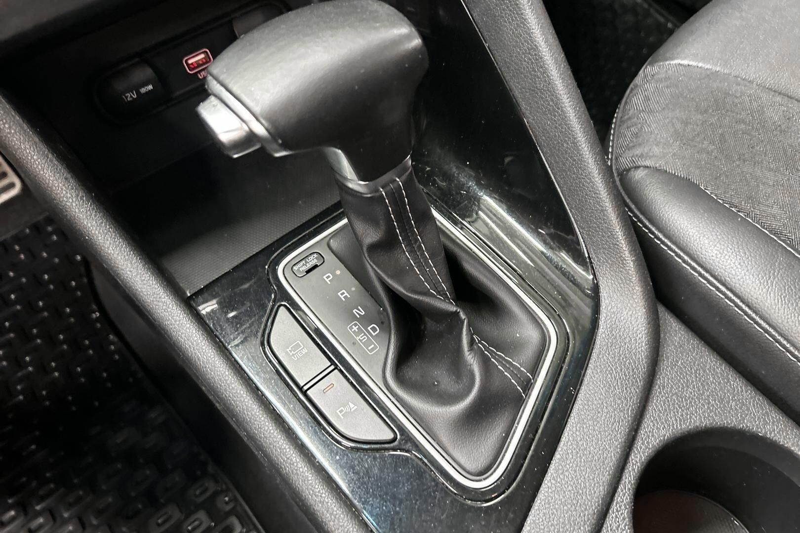 Kia Niro iso kuva 12