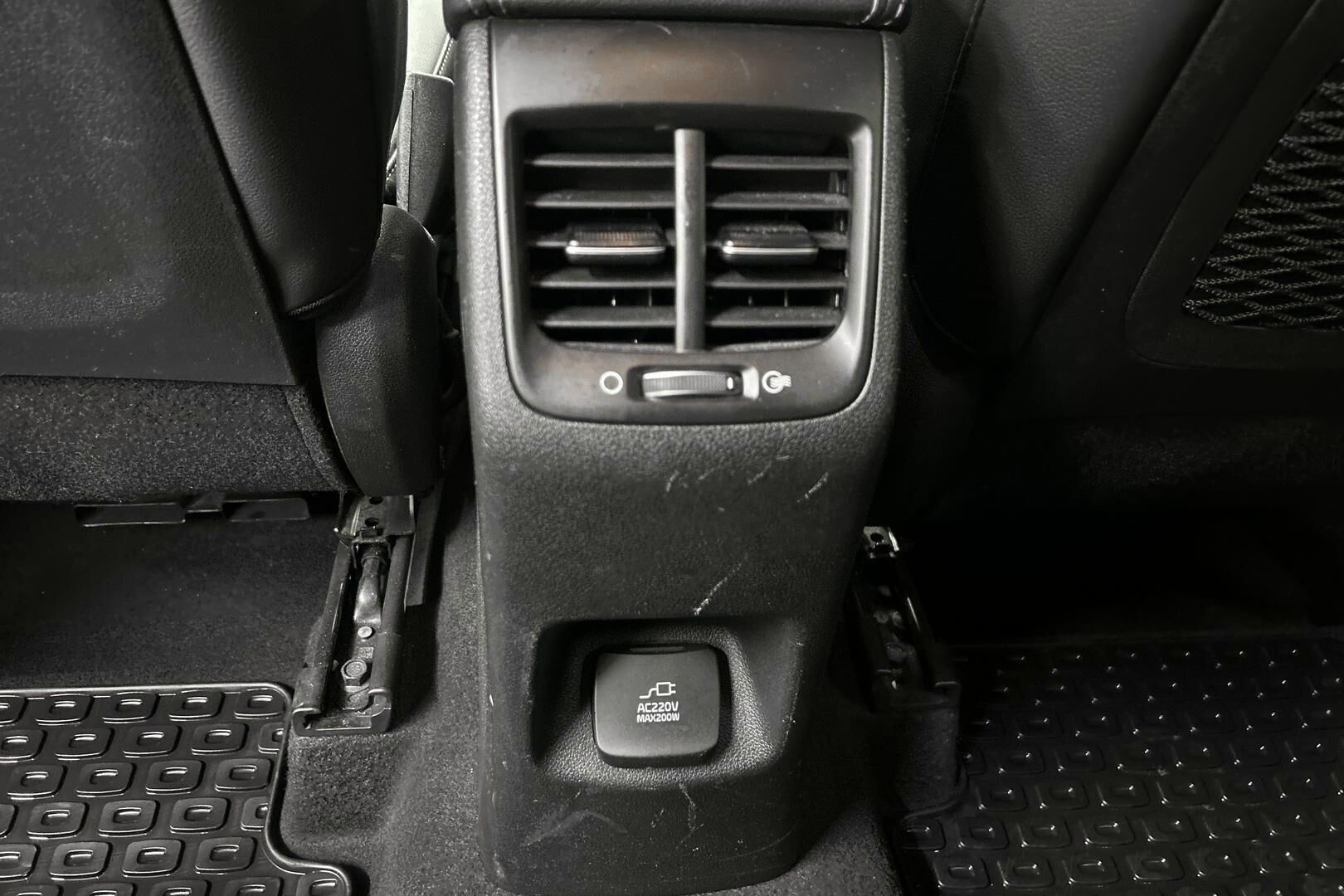 Kia Niro iso kuva 14