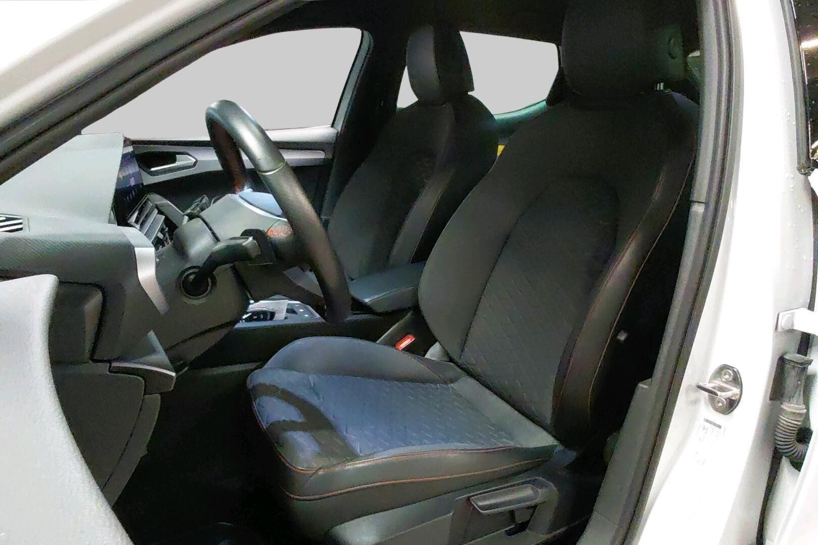 Seat Leon iso kuva 4