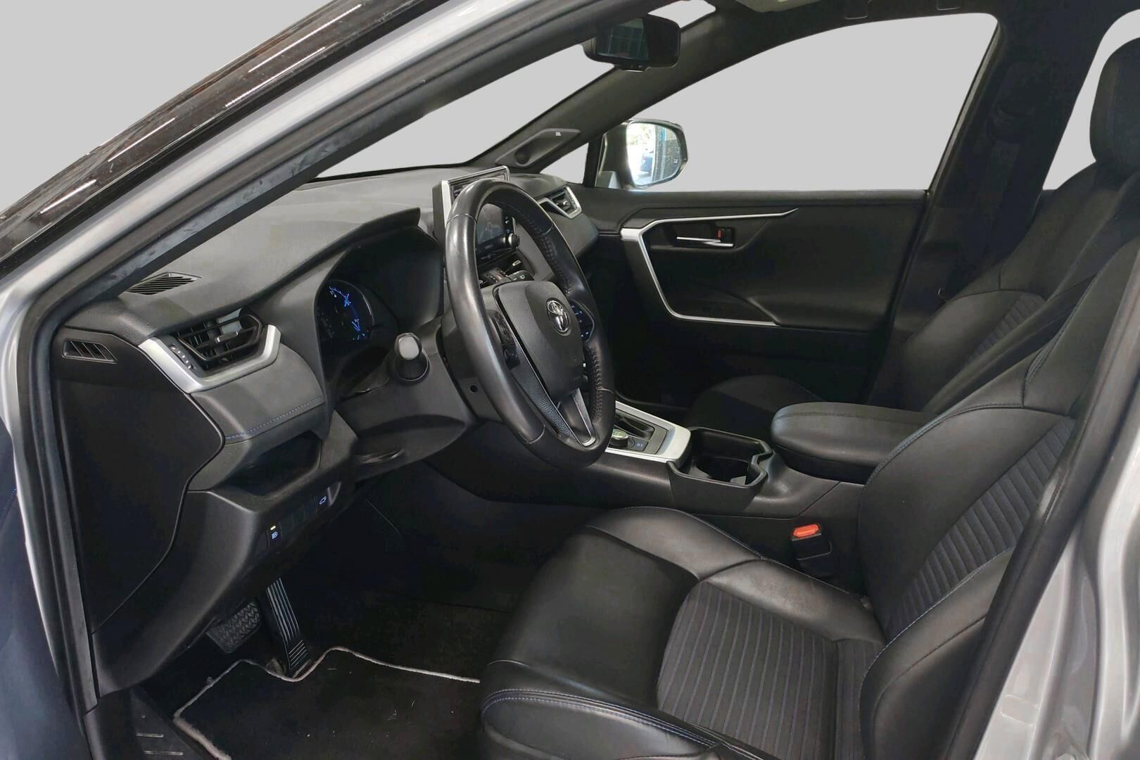 TOYOTA RAV4 iso kuva 1