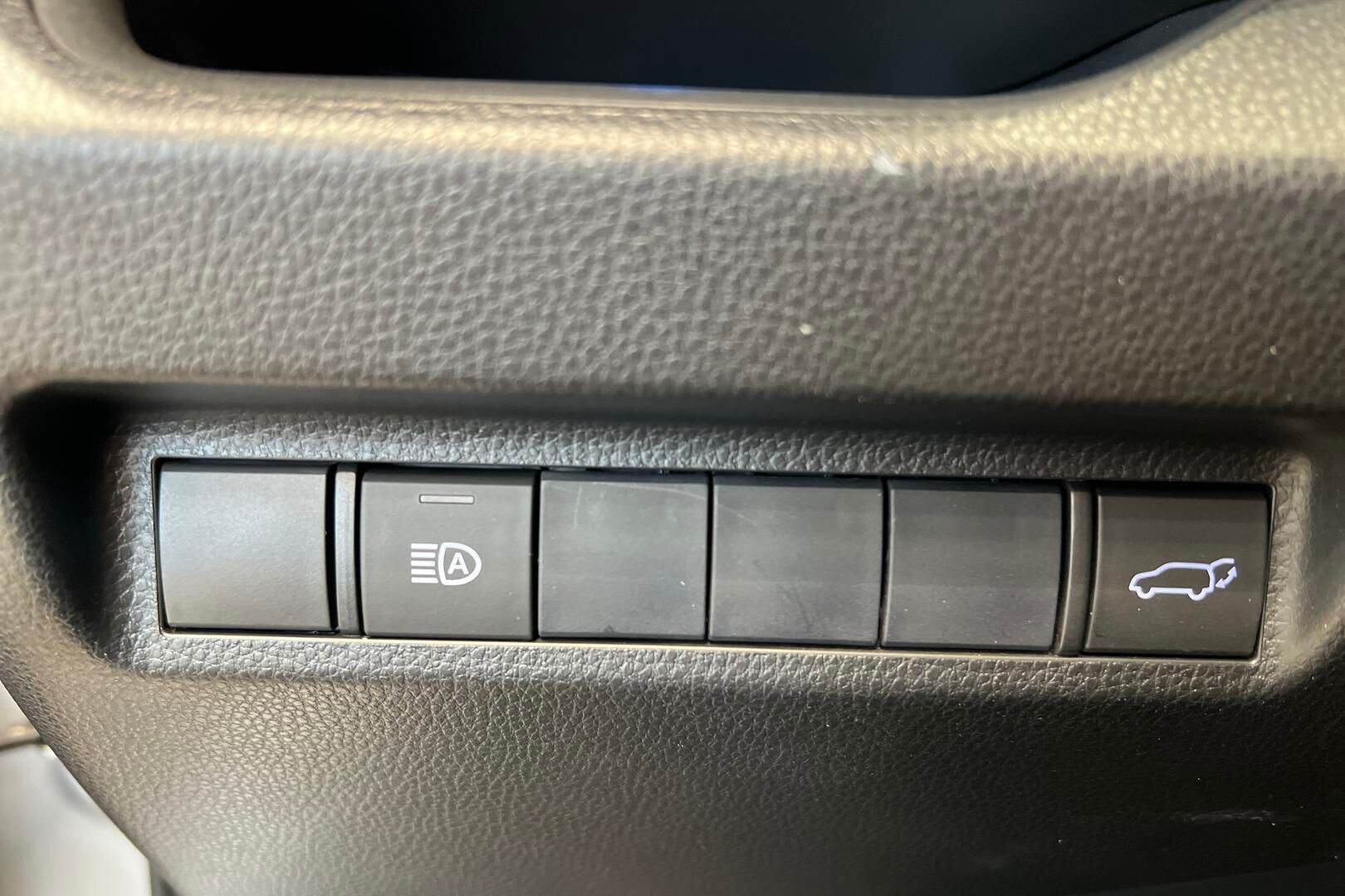 TOYOTA RAV4 iso kuva 10