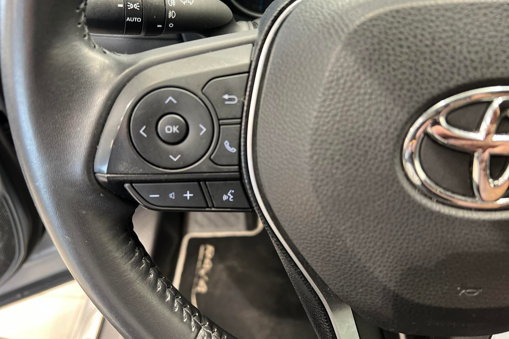 TOYOTA RAV4 iso kuva 11