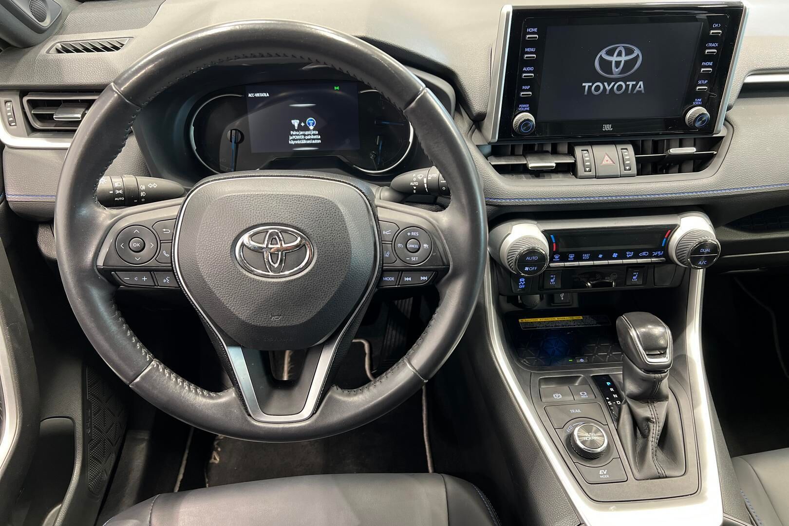 TOYOTA RAV4 iso kuva 24