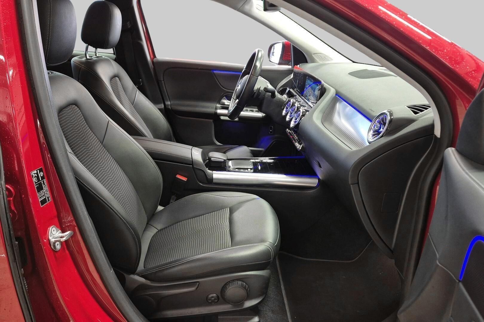 MERCEDES-BENZ EQA iso kuva 4