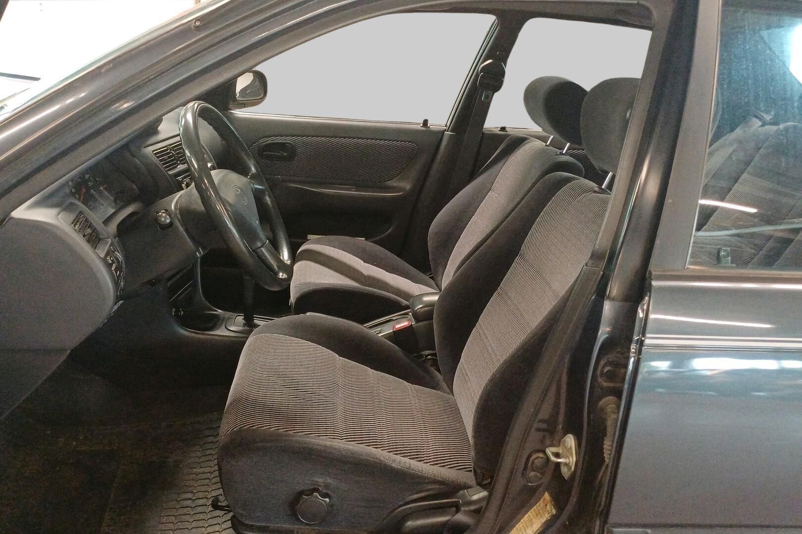 Toyota Corolla iso kuva 8