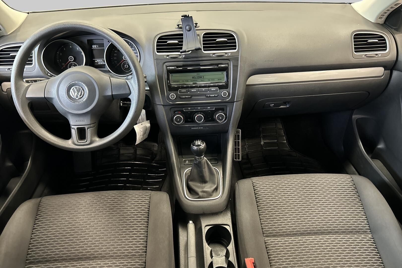 Volkswagen Golf iso kuva 11