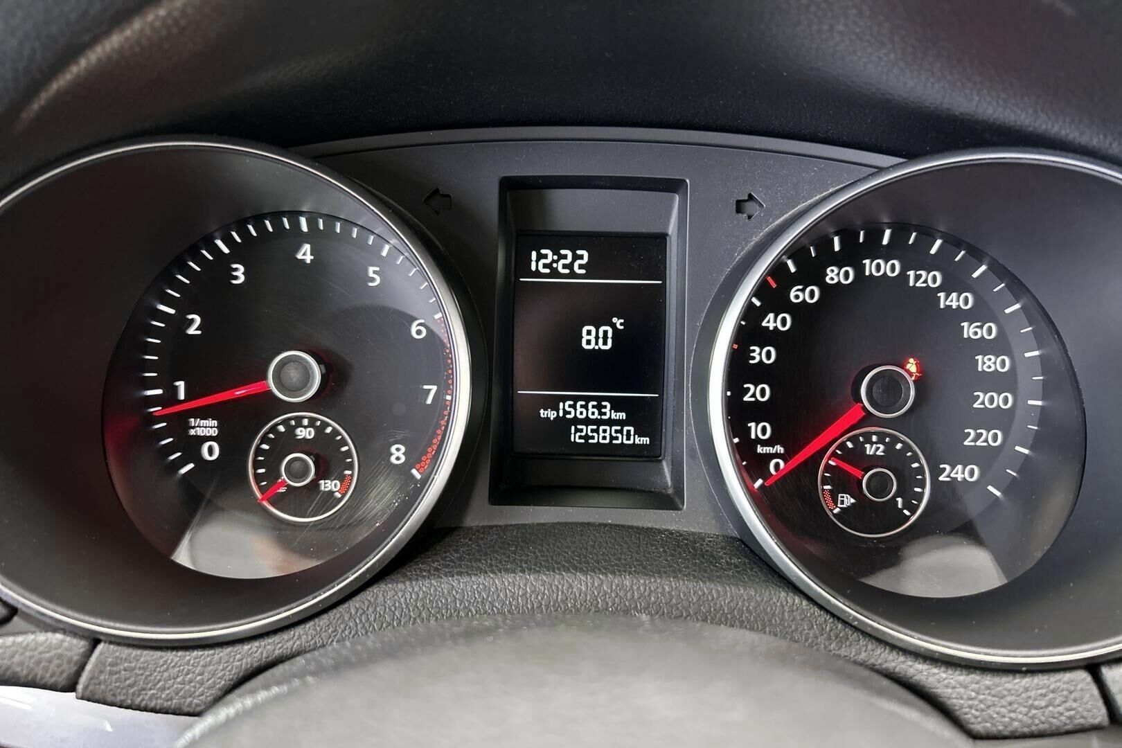 Volkswagen Golf iso kuva 14