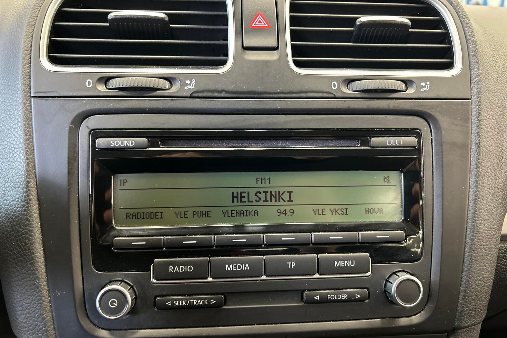 Volkswagen Golf iso kuva 15