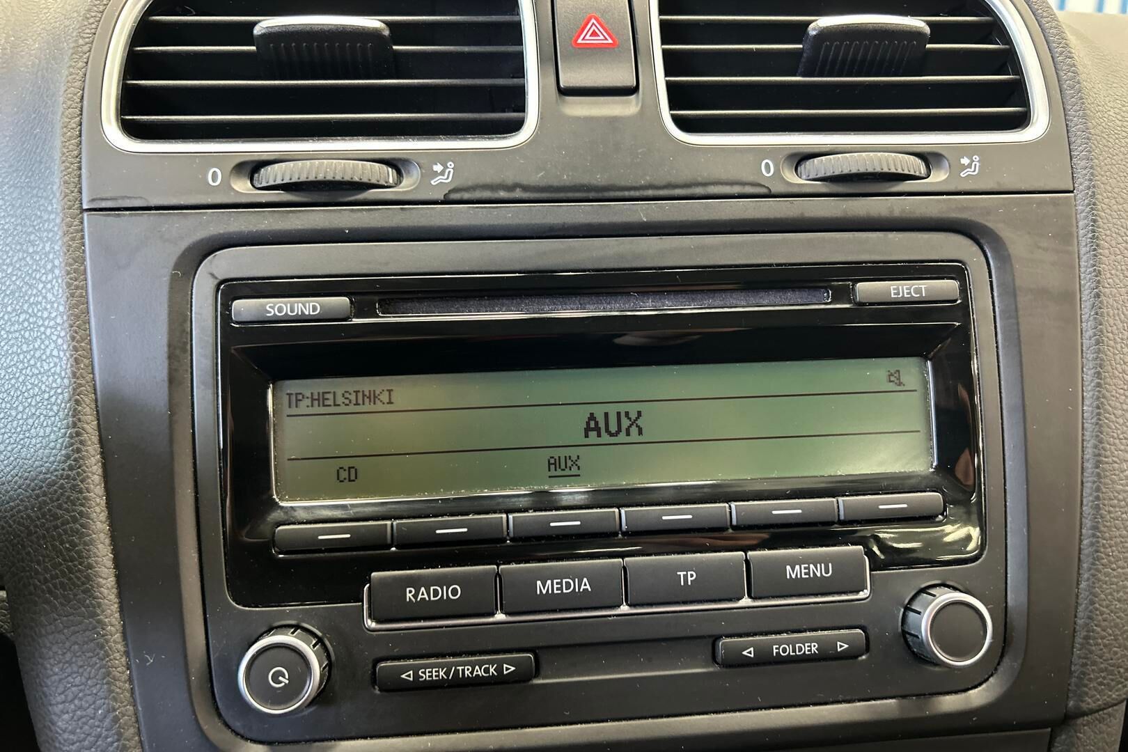 Volkswagen Golf iso kuva 16