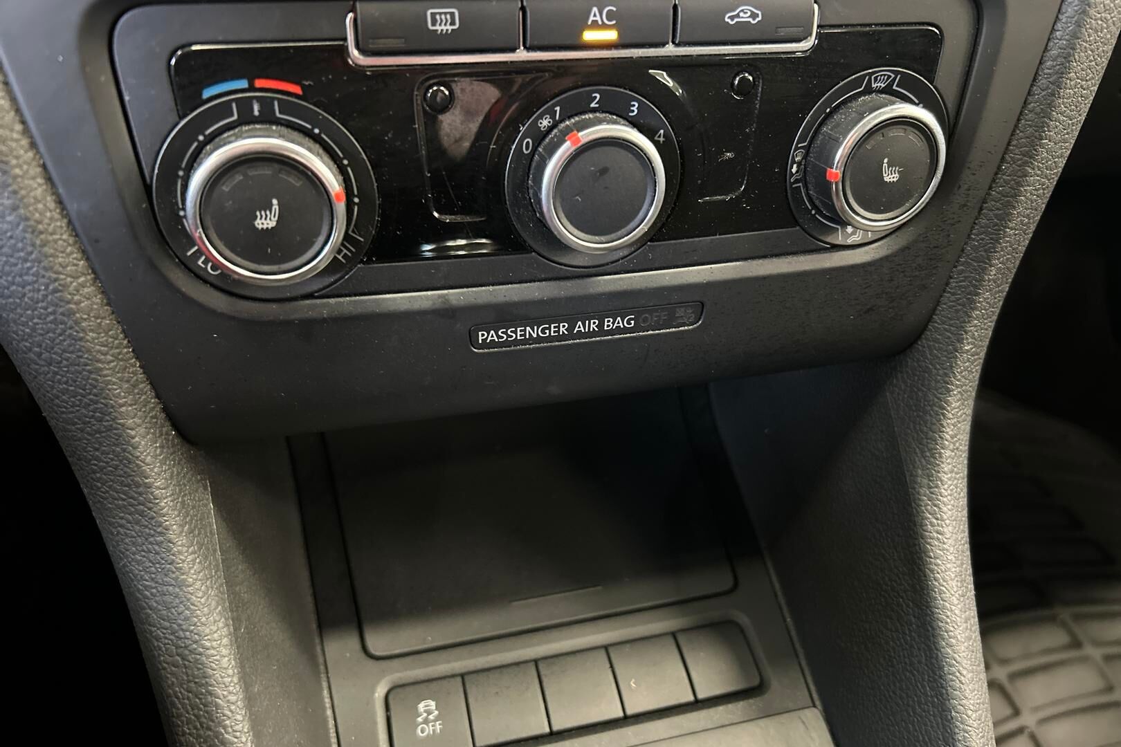 Volkswagen Golf iso kuva 17