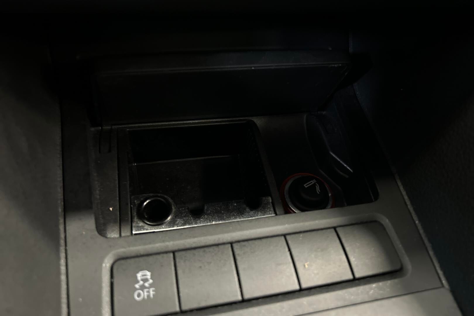 Volkswagen Golf iso kuva 18