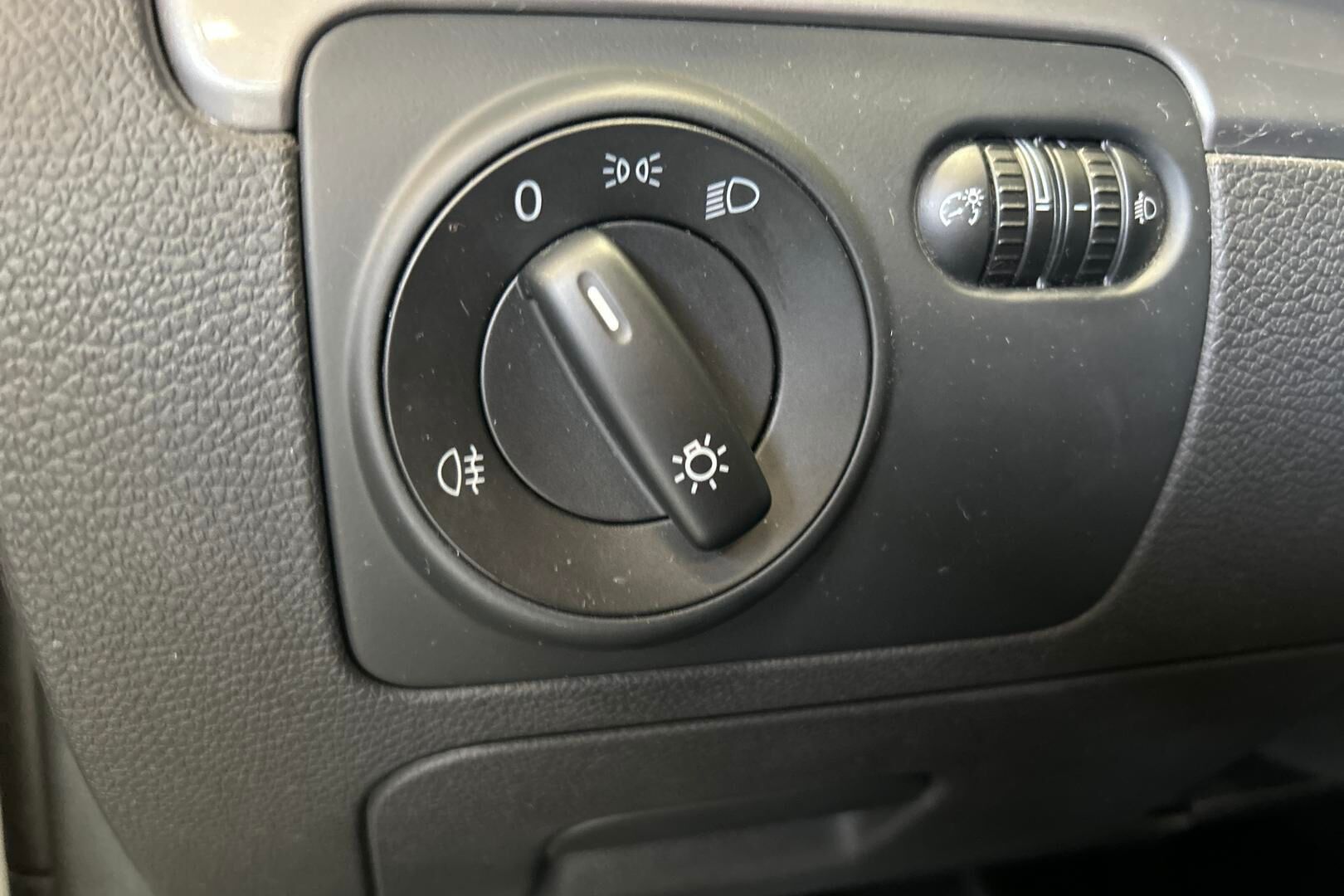 Volkswagen Golf iso kuva 23