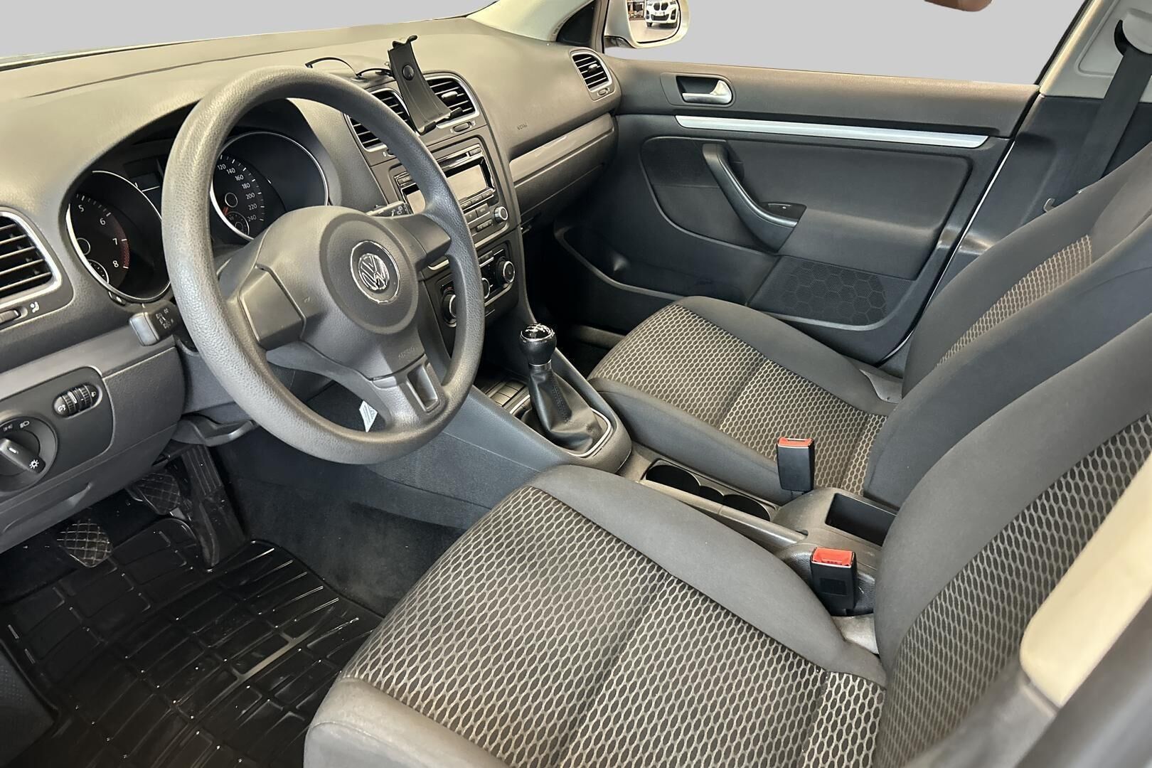 Volkswagen Golf iso kuva 9