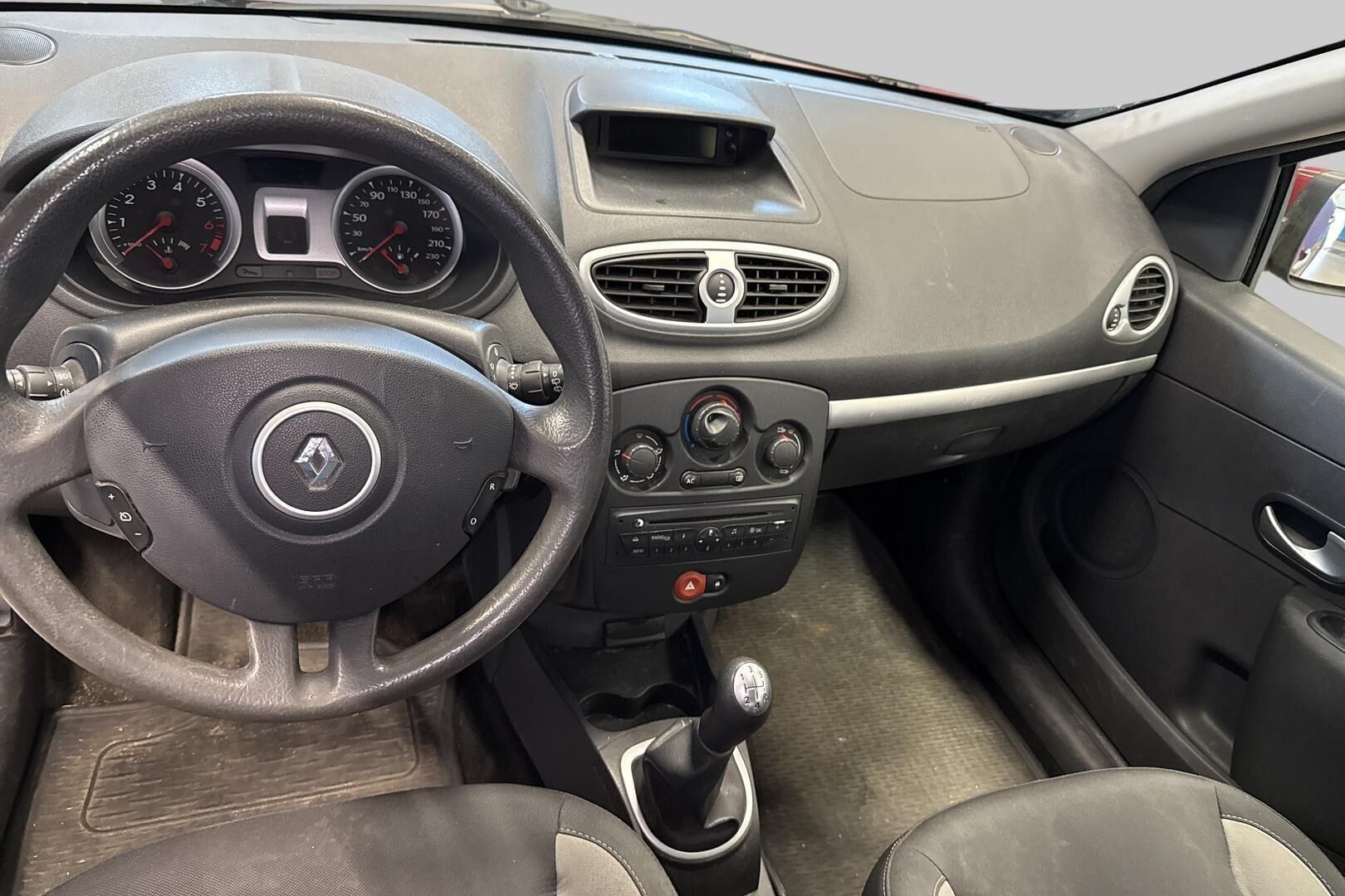 Renault Clio iso kuva 10